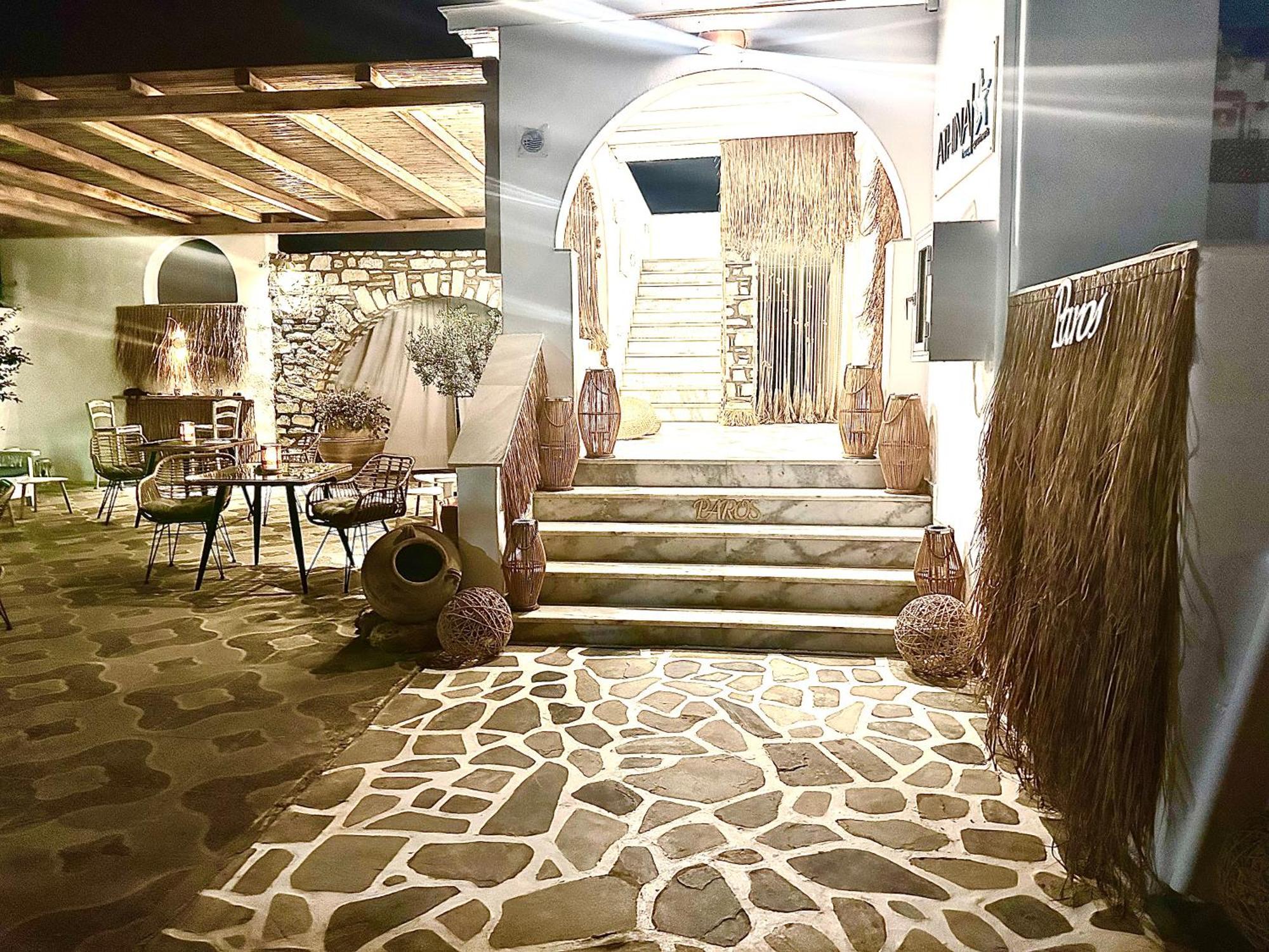 פארוס Athina Rooms - Lounge Apartments מראה חיצוני תמונה