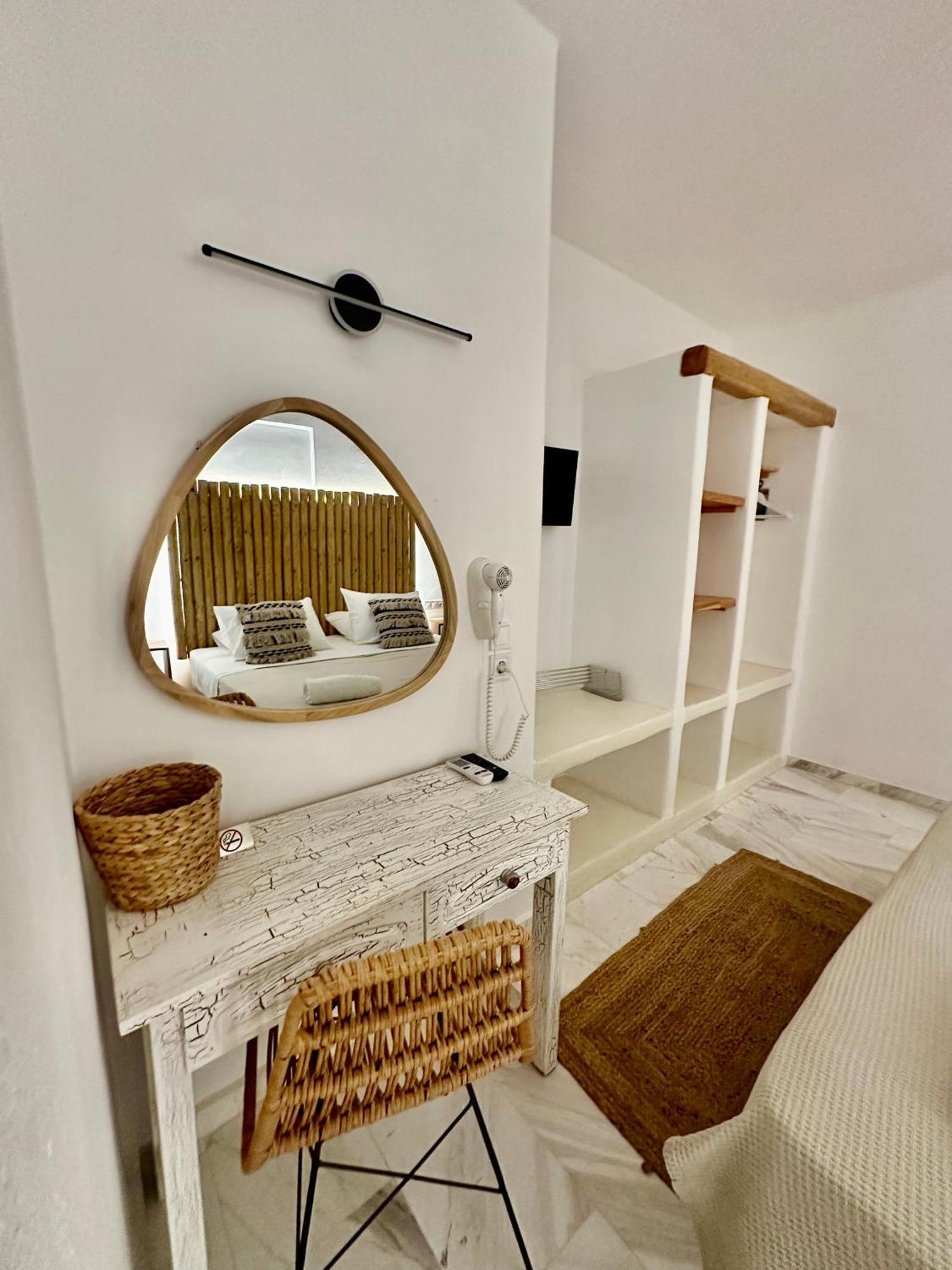 פארוס Athina Rooms - Lounge Apartments מראה חיצוני תמונה