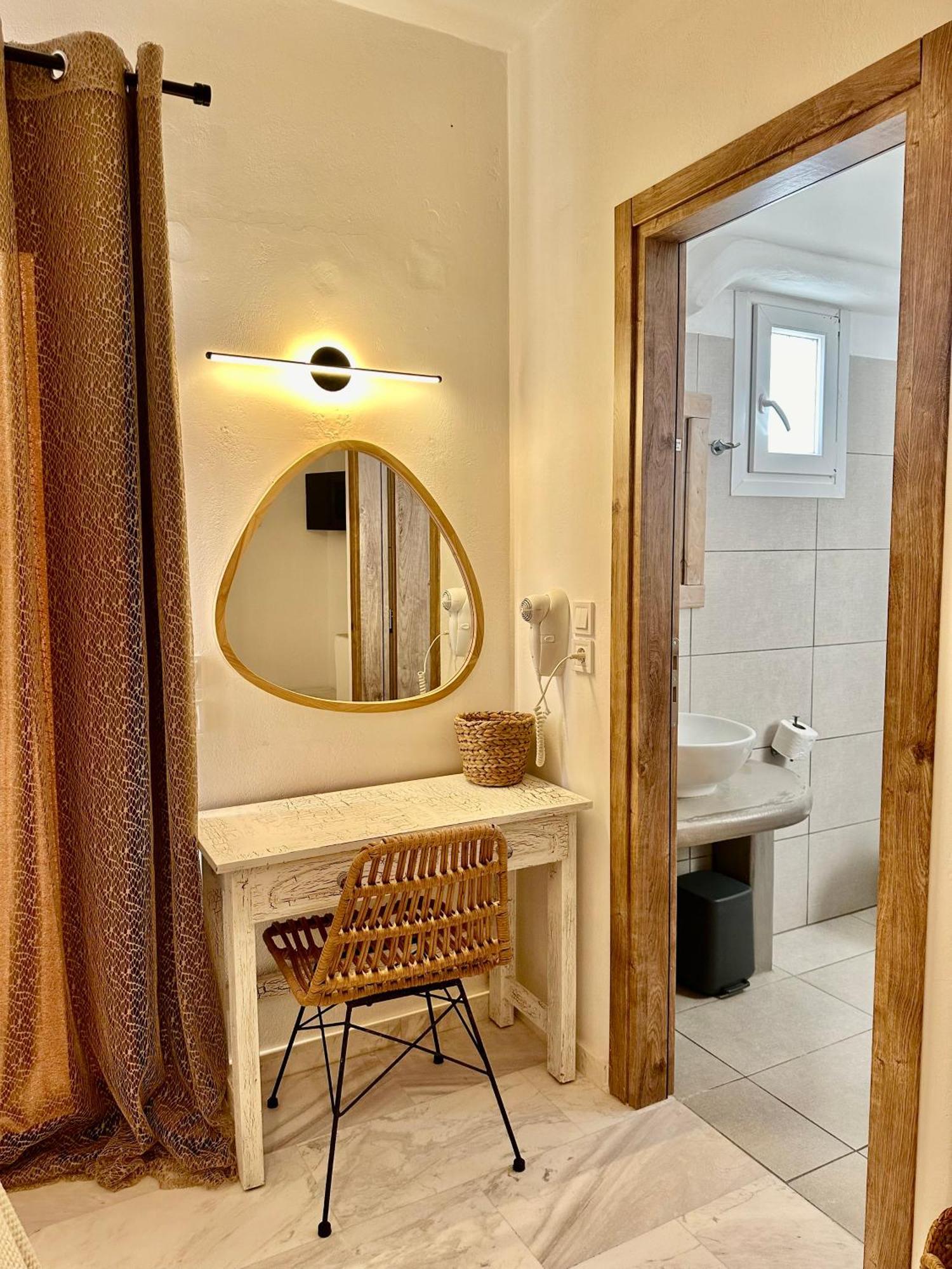 פארוס Athina Rooms - Lounge Apartments מראה חיצוני תמונה