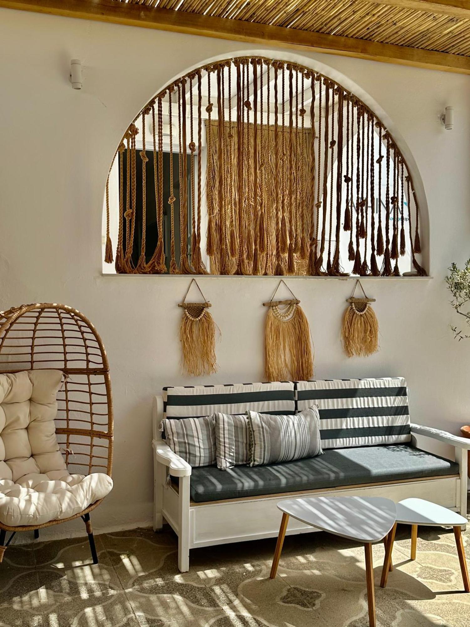 פארוס Athina Rooms - Lounge Apartments מראה חיצוני תמונה