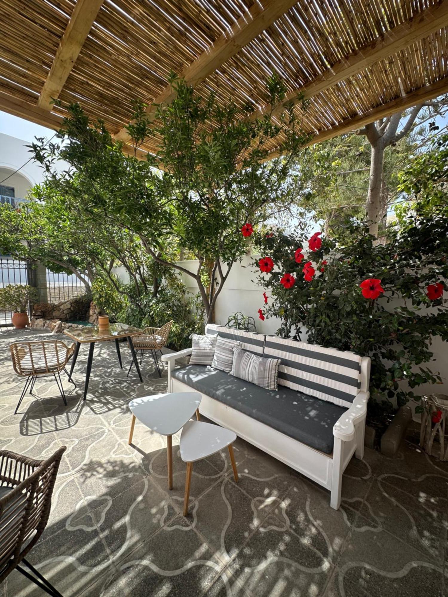 פארוס Athina Rooms - Lounge Apartments מראה חיצוני תמונה