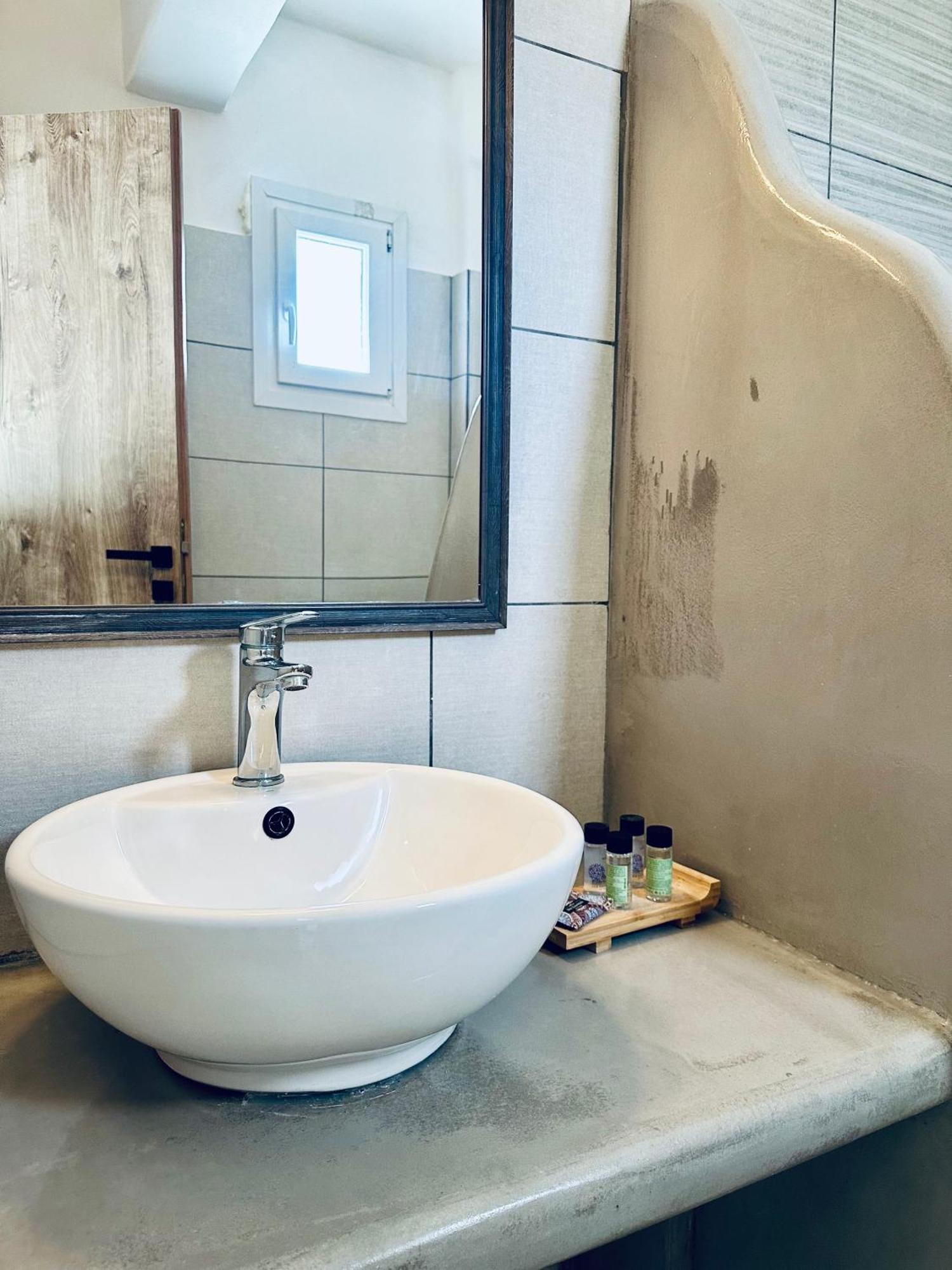 פארוס Athina Rooms - Lounge Apartments מראה חיצוני תמונה