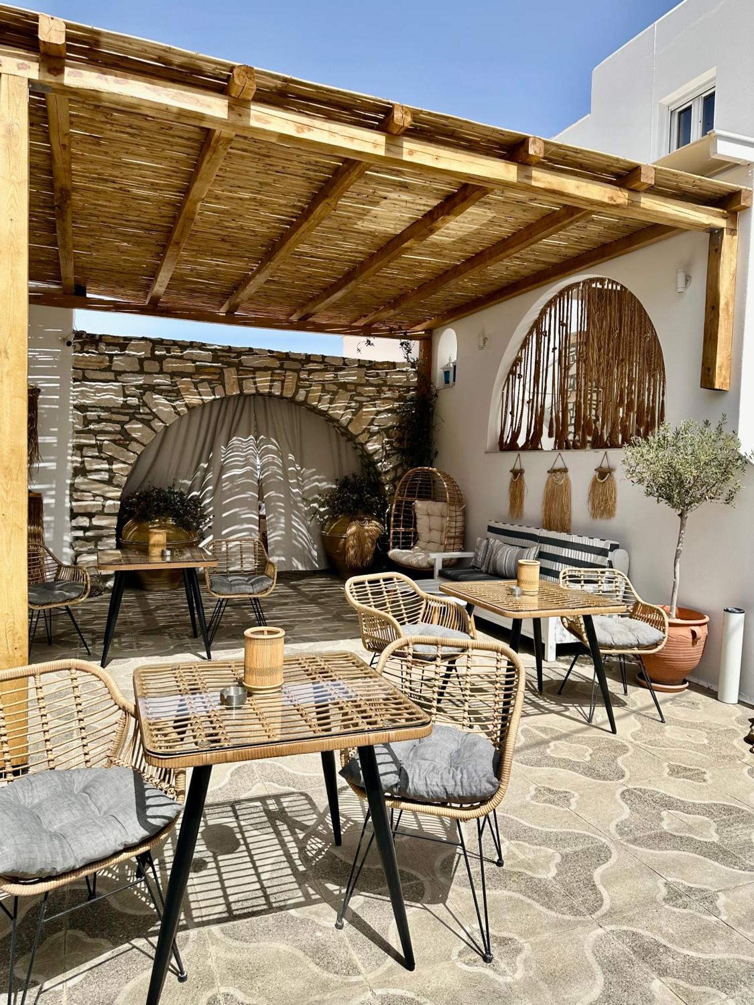 פארוס Athina Rooms - Lounge Apartments מראה חיצוני תמונה