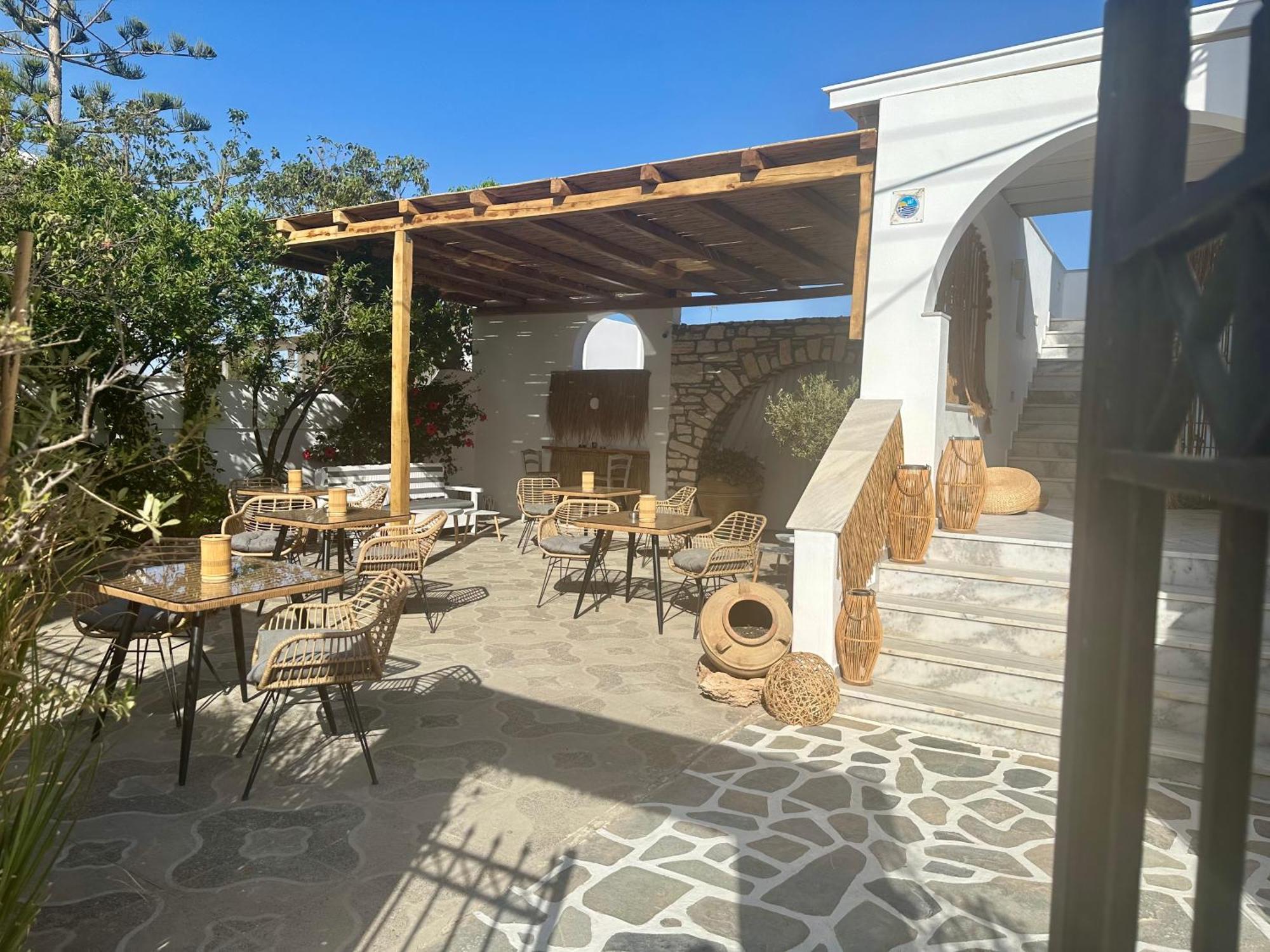 פארוס Athina Rooms - Lounge Apartments מראה חיצוני תמונה