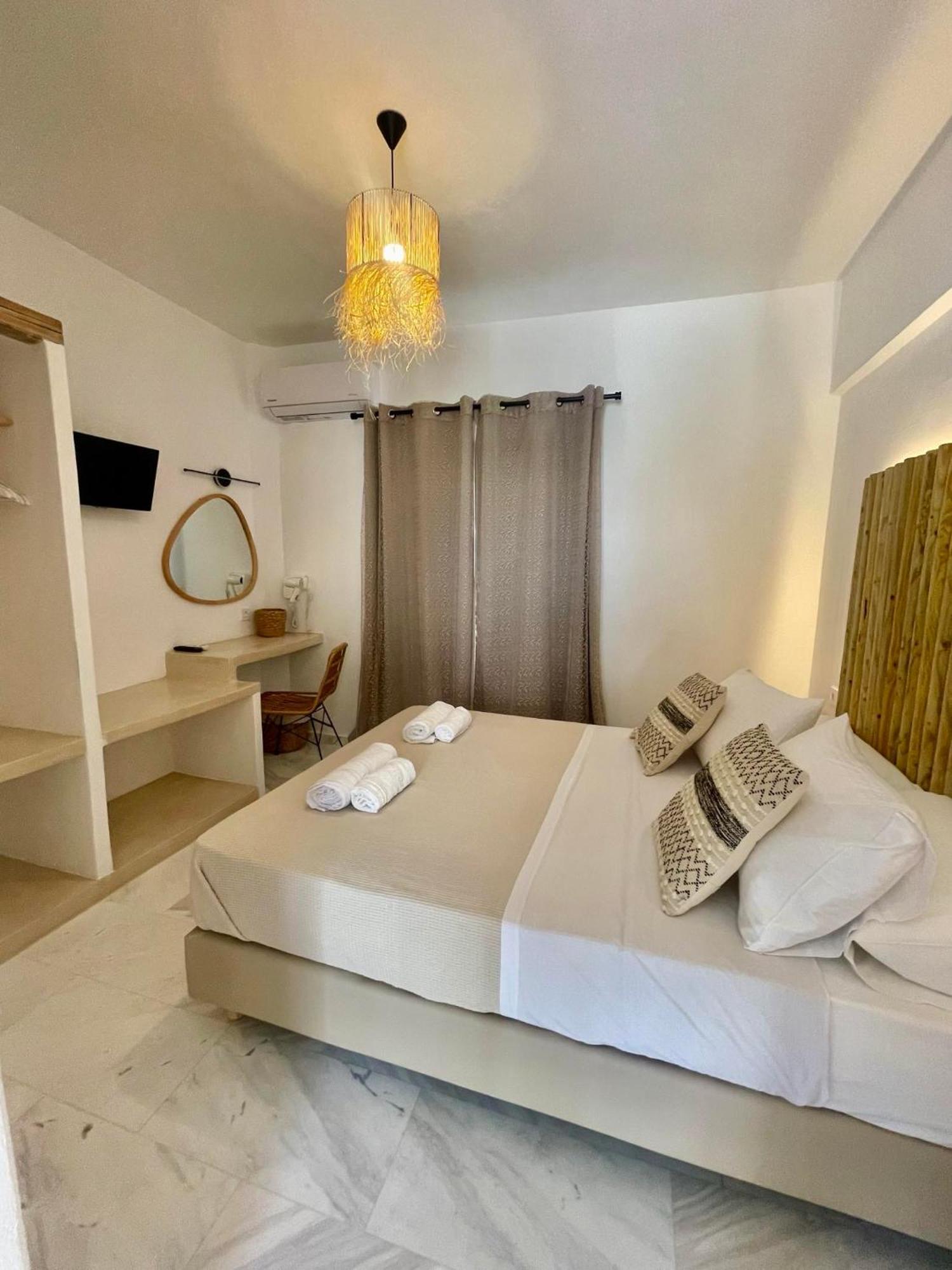 פארוס Athina Rooms - Lounge Apartments מראה חיצוני תמונה