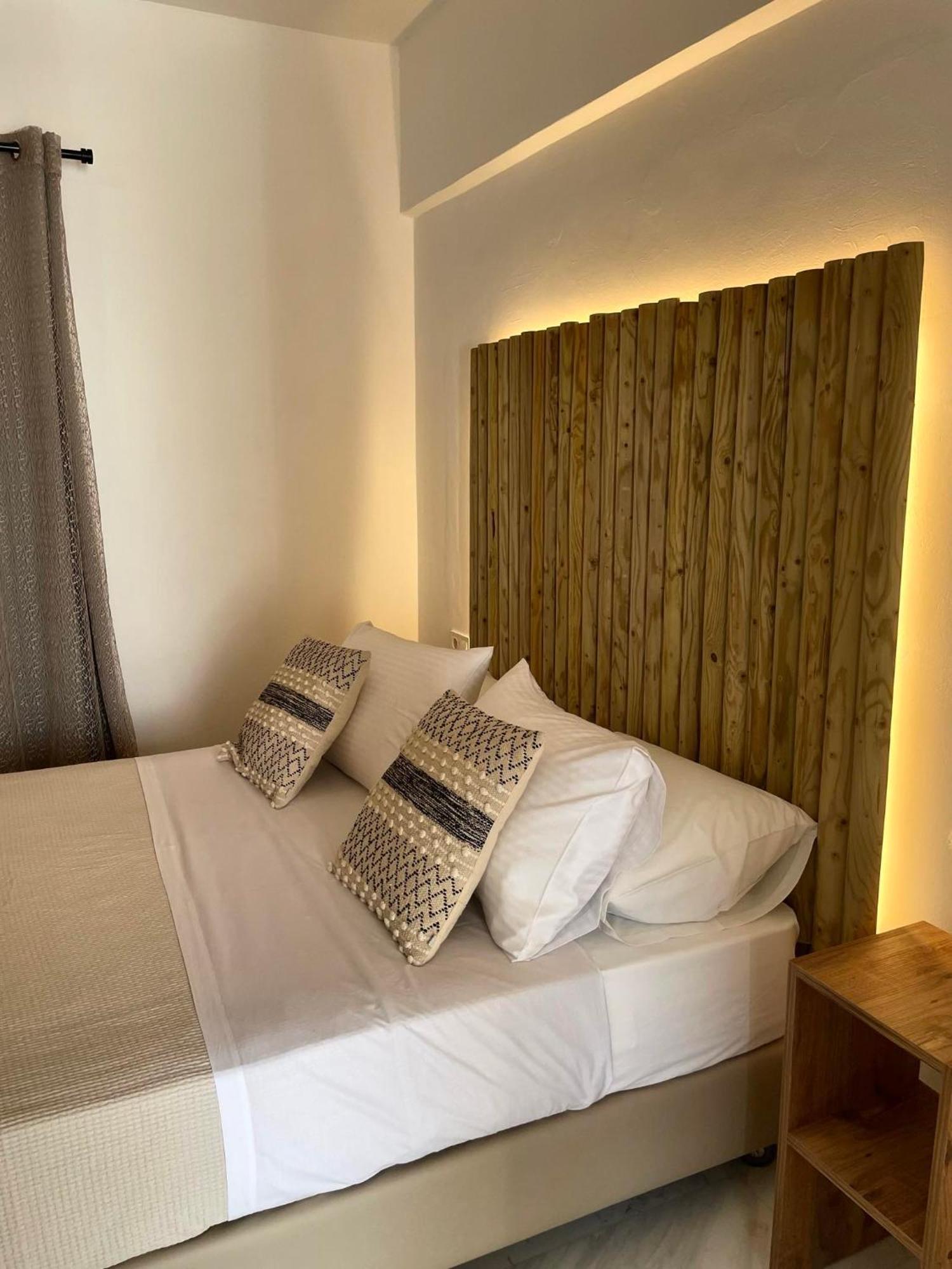 פארוס Athina Rooms - Lounge Apartments מראה חיצוני תמונה
