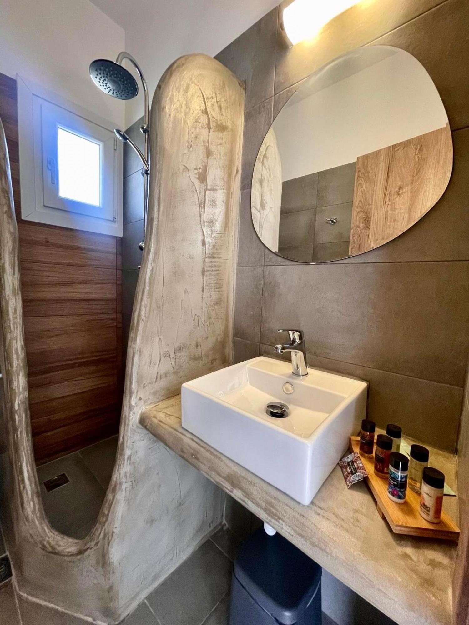 פארוס Athina Rooms - Lounge Apartments מראה חיצוני תמונה