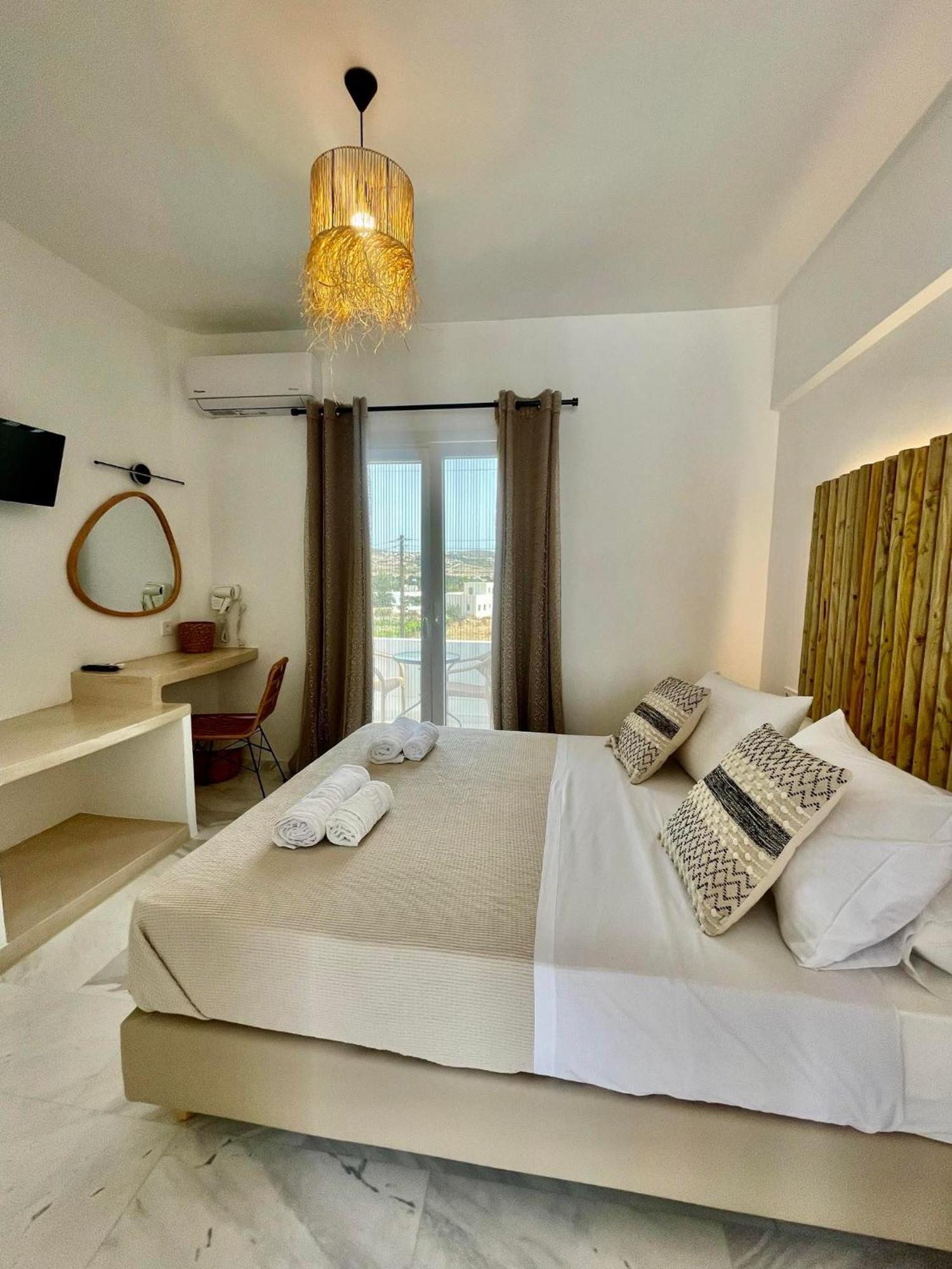 פארוס Athina Rooms - Lounge Apartments מראה חיצוני תמונה